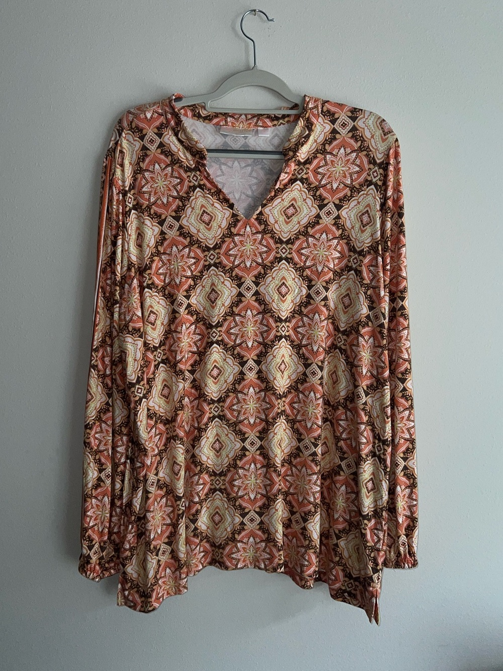 Belle Boho by Kim Gravel Medallion Motif Soft Knit Top Plus Size 2X Long Sleeve